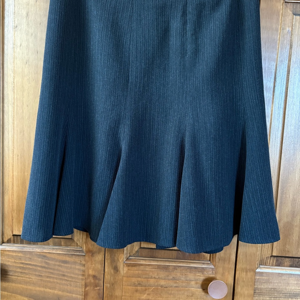 Anne Klein Black Pinstriped Gored Flare Knee Length Skirt Size 10P - Picture 5 of 7
